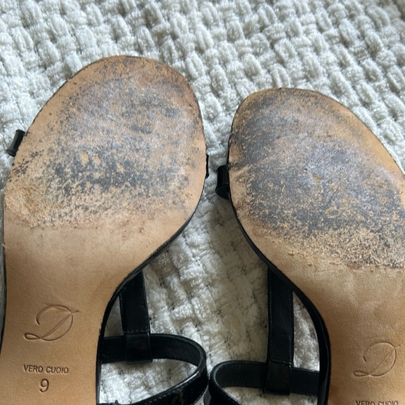 Delman  S9 scrappy patent leather  black sandal w/med heel Simple but elegant - Picture 3 of 9